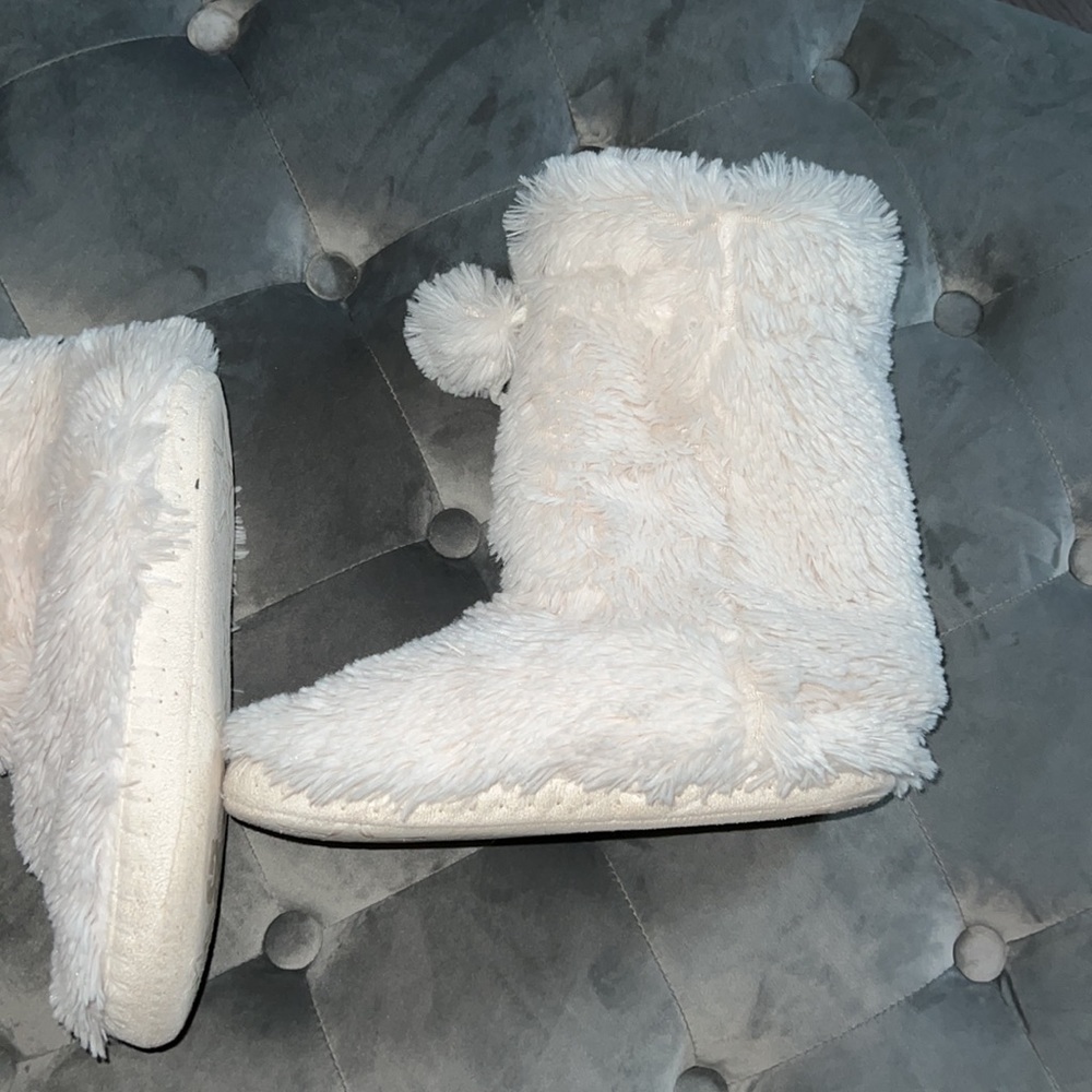 Slippers - Picture 2 of 3